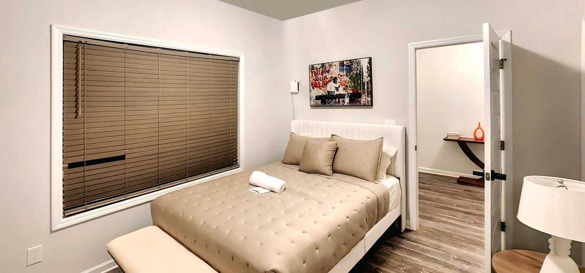 Spacious Modern Retreat Near Downtown Ev Huntsville